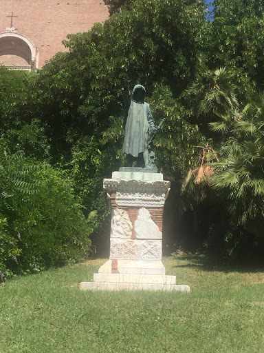 Cola di Rienzo Statue