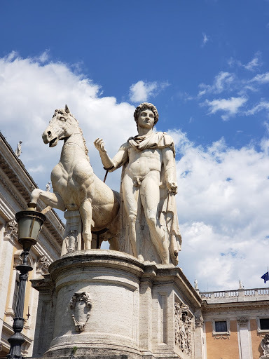 A Dioscuri Statue A Dioscuri Statue