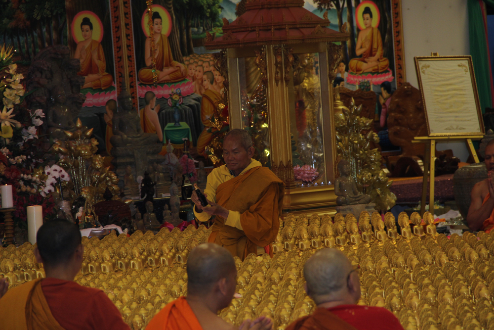 WM_PurfumingBuddhasVisahkaPuja2016.jpg