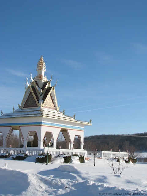 http://people.carleton.edu/~cborn/omeka/Watt_Munisotaram/WM_OutdoorTemple.jpg