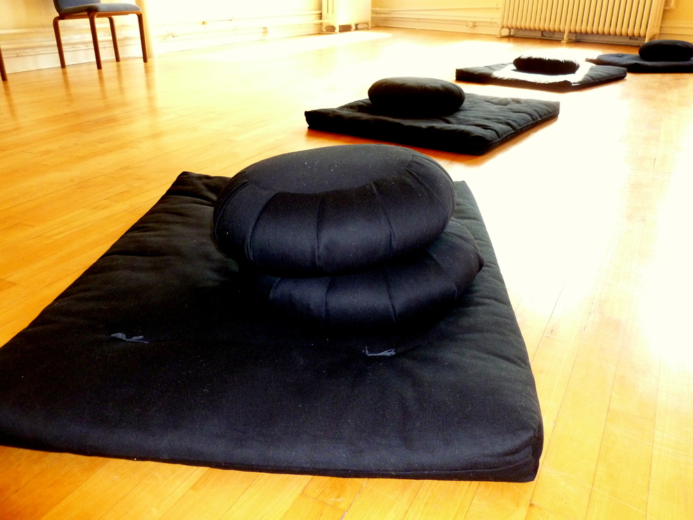 http://people.carleton.edu/~cborn/omeka/Northfield_Buddhist_Meditation_Center/NBMC_Mats_and_Pillows.jpg