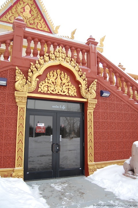 http://people.carleton.edu/~cborn/omeka/Watt_Munisotaram/WM_NewTempleExterior12.jpg