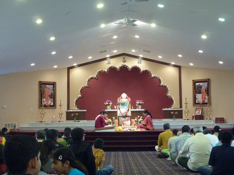 http://people.carleton.edu/~cborn/omeka/Chinmaya_Mission_Twin-Cities/CMTC_MainHall.jpg