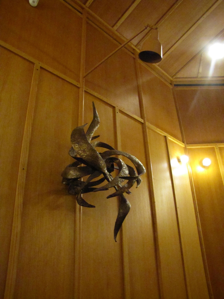 http://people.carleton.edu/~cborn/omeka/Chaplaincy/C_MtSinaiStatue.jpg