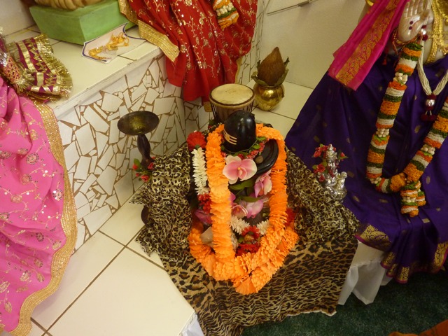 http://people.carleton.edu/~cborn/Minnesota_Hindu_Milan_Mandir/MHMM_Lingum.png