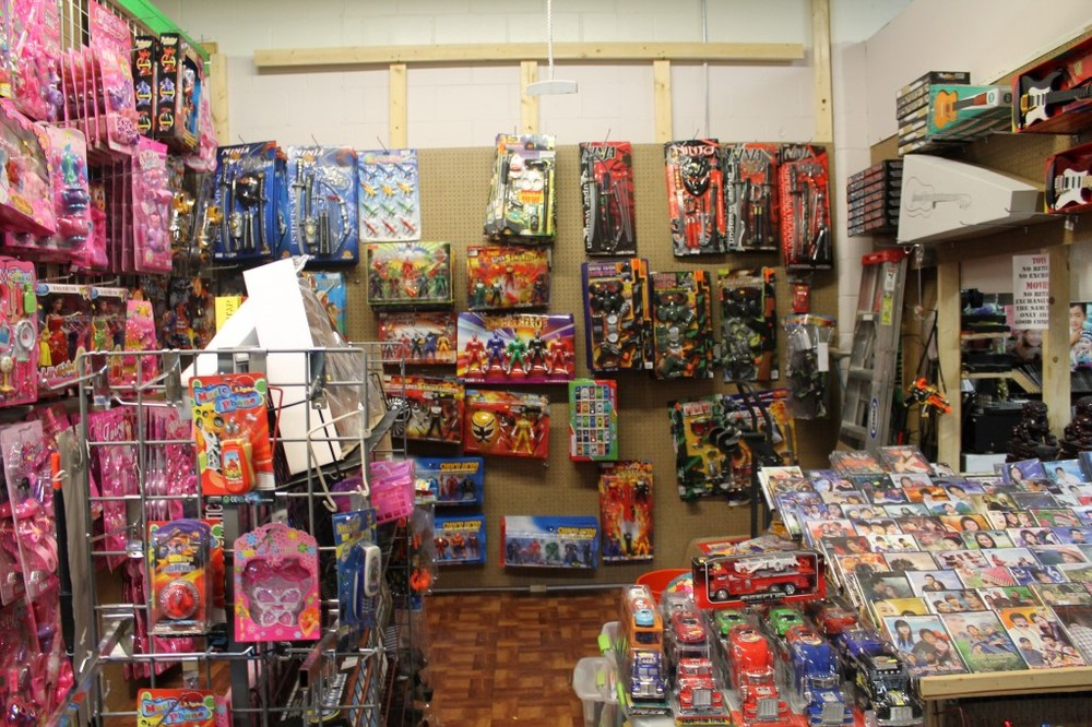 http://people.carleton.edu/~cborn/omeka/Hmong_Religiosity_in_the_Twin_Cities/HRTC_Toys.jpg http://people.carleton.edu/~cborn/omeka/Hmong_Religiosity_in_the_Twin_Cities/HRTC_Toys.jpg