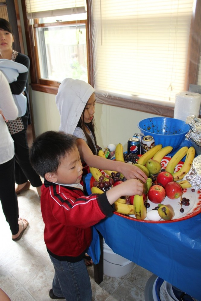 http://people.carleton.edu/~cborn/omeka/Hmong_Religiosity_in_the_Twin_Cities/HRTC_HuPligCeremony01.jpg