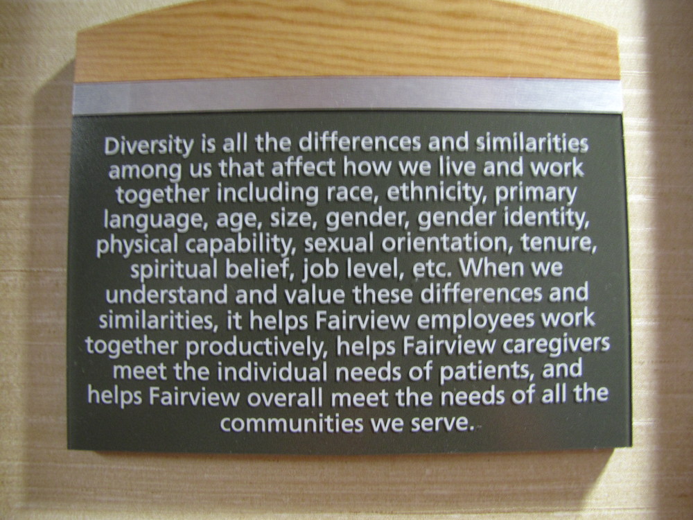 http://people.carleton.edu/~cborn/omeka/Chaplaincy/C_HonoringDiversitySign.jpg