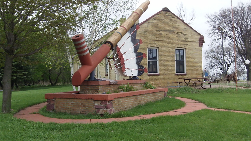 http://people.carleton.edu/~cborn/omeka/Pipestone_Minnesota/PM_JoinedChanupa.jpg http://people.carleton.edu/~cborn/omeka/Pipestone_Minnesota/PM_JoinedChanupa.jpg