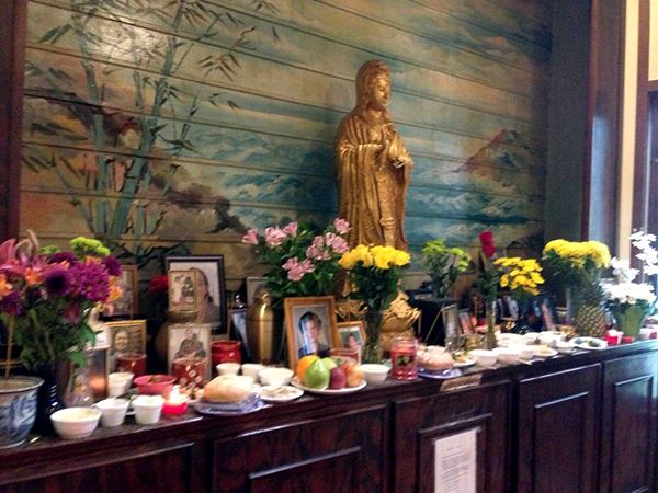 http://people.carleton.edu/~cborn/omeka/Phat-An_Temple/PA_AncestorWorship.jpg