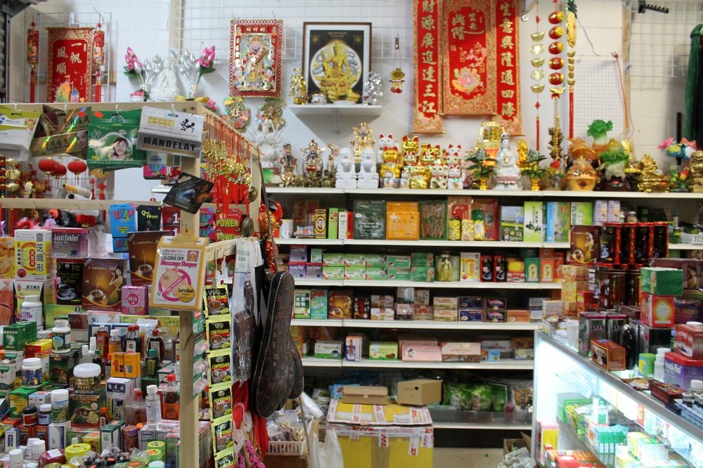 http://people.carleton.edu/~cborn/omeka/Hmong_Religiosity_in_the_Twin_Cities/HRTC_ImportedMedicines.jpg