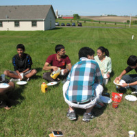 http://people.carleton.edu/~cborn/omeka/Chinmaya_Mission_Twin-Cities/CMTC_Picnic.jpg