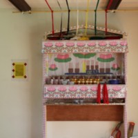 http://people.carleton.edu/~cborn/omeka/Hmong_Religiosity_in_the_Twin_Cities/HRTC_ShamanShrine05.jpg