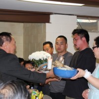 http://people.carleton.edu/~cborn/omeka/Hmong_Religiosity_in_the_Twin_Cities/HRTC_HuPligCeremony02.jpg