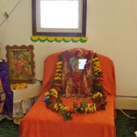 http://people.carleton.edu/~cborn/Minnesota_Hindu_Milan_Mandir/MHMM_guruchair.png