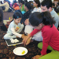 http://people.carleton.edu/~cborn/omeka/Chinmaya_Mission_Twin-Cities/CMTC_ParentsFeetWiping.jpg
