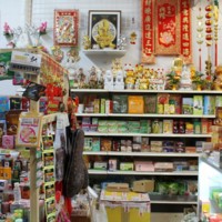 http://people.carleton.edu/~cborn/omeka/Hmong_Religiosity_in_the_Twin_Cities/HRTC_ImportedMedicines.jpg